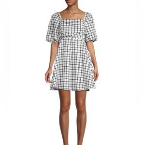 Puff Sleeve medium Mini Babydoll dress Black/white in a Checkered pattern New